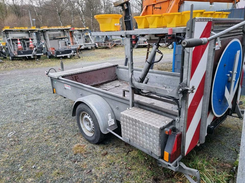 Trebbiner Absperrtafel VZ 616 kleine Ausführung Vorwarntafel niss - Прицеп: фото 3 Trebbiner Absperrtafel VZ 616 kleine Ausführung Vorwarntafel niss - Прицеп: фото 3