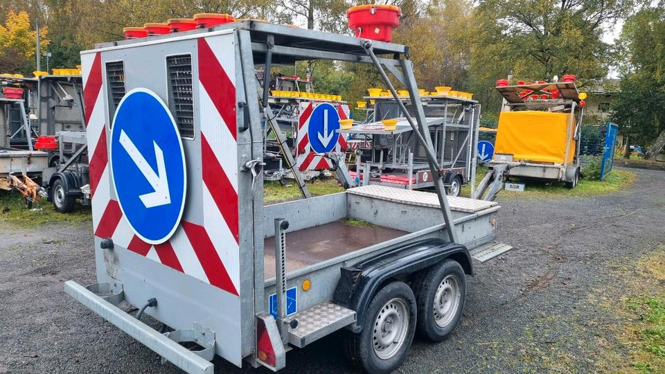 Trebbiner FAZ LRF FAT Absperrtafel Fahrbare Sperrwand Verkehrsleittafel Verkehrsleitanhänger Verkehrssicherungsanhänger - Прицеп: фото 3 Trebbiner FAZ LRF FAT Absperrtafel Fahrbare Sperrwand Verkehrsleittafel Verkehrsleitanhänger Verkehrssicherungsanhänger - Прицеп: фото 3
