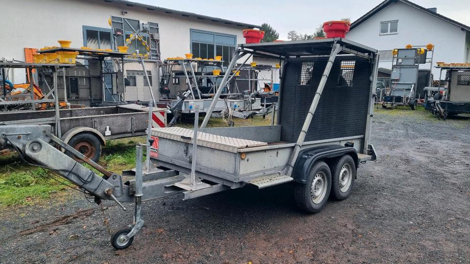 Trebbiner FAZ LRF FAT Absperrtafel Fahrbare Sperrwand Verkehrsleittafel Verkehrsleitanhänger Verkehrssicherungsanhänger - Прицеп: фото 1 Trebbiner FAZ LRF FAT Absperrtafel Fahrbare Sperrwand Verkehrsleittafel Verkehrsleitanhänger Verkehrssicherungsanhänger - Прицеп: фото 1