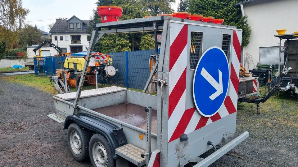 Trebbiner FAZ LRF FAT Absperrtafel Fahrbare Sperrwand Verkehrsleittafel Verkehrsleitanhänger Verkehrssicherungsanhänger - Прицеп: фото 4 Trebbiner FAZ LRF FAT Absperrtafel Fahrbare Sperrwand Verkehrsleittafel Verkehrsleitanhänger Verkehrssicherungsanhänger - Прицеп: фото 4