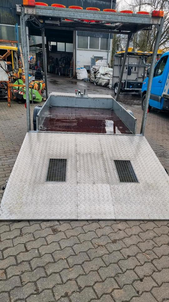 Trebbiner LED Absperrtafel 2019 FAT Sperrwand Verkehrsleittafel Verkehrsleitanhänger Verkehrssicherungsanhänger Leitanhänger VZ616 RSA21 - Прицеп: фото 4 Trebbiner LED Absperrtafel 2019 FAT Sperrwand Verkehrsleittafel Verkehrsleitanhänger Verkehrssicherungsanhänger Leitanhänger VZ616 RSA21 - Прицеп: фото 4