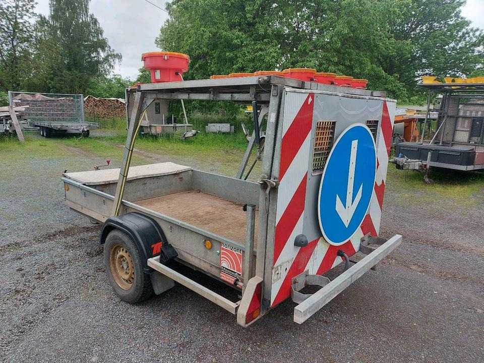 Trebbiner LED Absperrtafel Sperrwand Verkehrsleittafel Nissen - Прицеп: фото 2 Trebbiner LED Absperrtafel Sperrwand Verkehrsleittafel Nissen - Прицеп: фото 2