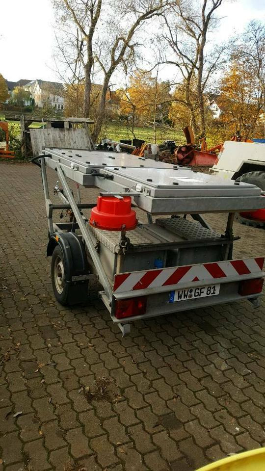 Trebbiner VWT E Verkehrsleittafel Verkehrsleitanhänger Nissen - Прицеп: фото 2 Trebbiner VWT E Verkehrsleittafel Verkehrsleitanhänger Nissen - Прицеп: фото 2