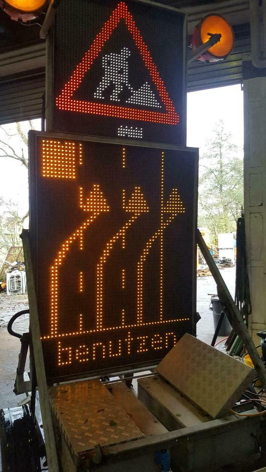 Trebbiner VWT-E Verkehrsleittafel Verkehrsleitanhänger Schild - Прицеп: фото 5 Trebbiner VWT-E Verkehrsleittafel Verkehrsleitanhänger Schild - Прицеп: фото 5