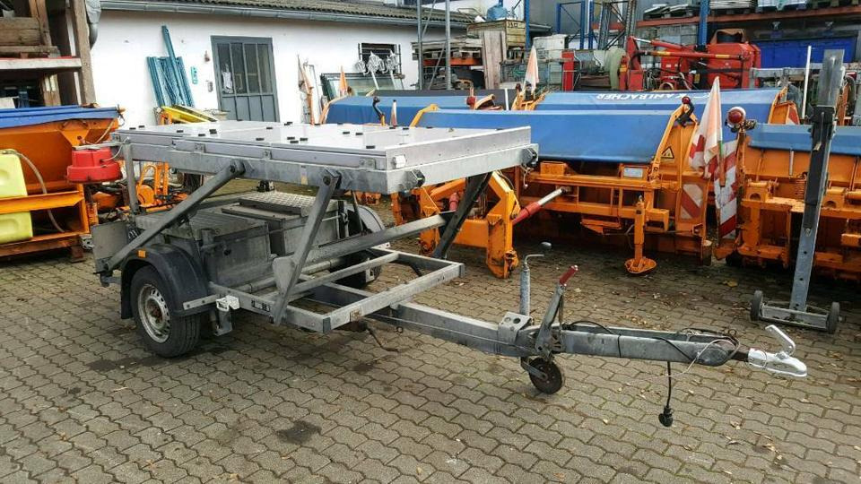 Verkehrsleitanhänger Mersch Nissen Trebbiner Horizont - Прицеп: фото 2 Verkehrsleitanhänger Mersch Nissen Trebbiner Horizont - Прицеп: фото 2