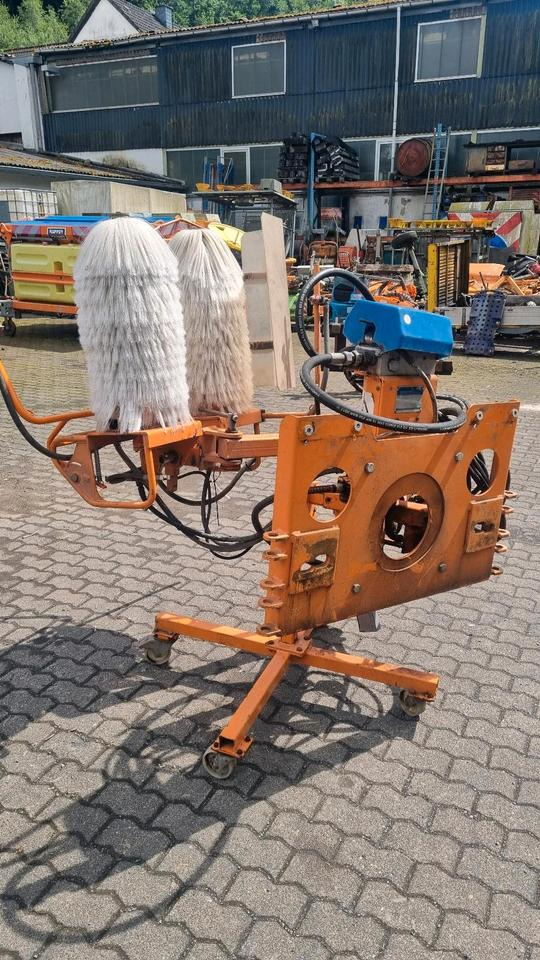 Schmidt RPS-H Leitpfostenwaschgerät Mulag Leitblankenwaschgerät für Unimog 405 u300 400 500 423 318 430 427 527 - Щетка: фото 4 Schmidt RPS-H Leitpfostenwaschgerät Mulag Leitblankenwaschgerät für Unimog 405 u300 400 500 423 318 430 427 527 - Щетка: фото 4