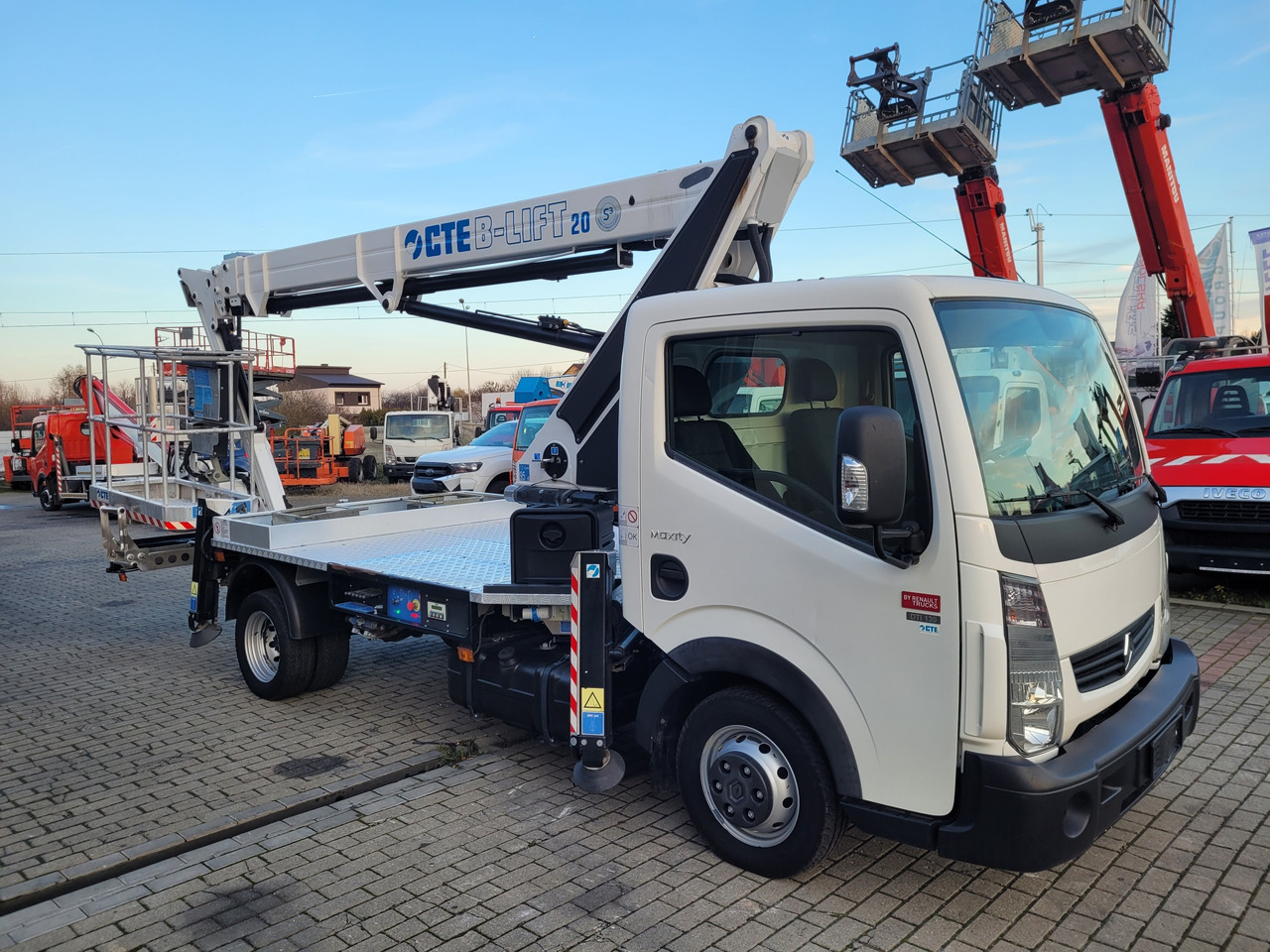 Renault Maxity podnośnik koszowy zwyżka 20 m CTE B-lift 20 JHV - Грузовик с подъемником: фото 3 Renault Maxity podnośnik koszowy zwyżka 20 m CTE B-lift 20 JHV - Грузовик с подъемником: фото 3