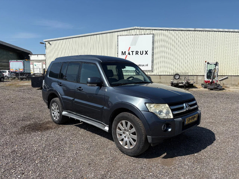 Mitsubishi Pajero PAJERO 3.2 DID AT LWB HRV PAJERO PAJERO 3.2 DID AT LWB HRV / 4x4 / - Легковой автомобиль: фото 4 Mitsubishi Pajero PAJERO 3.2 DID AT LWB HRV PAJERO PAJERO 3.2 DID AT LWB HRV / 4x4 / - Легковой автомобиль: фото 4