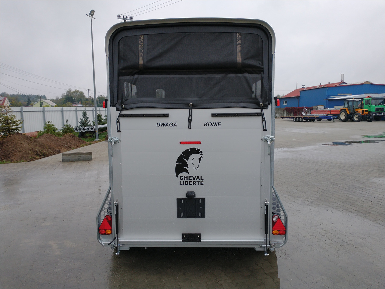 Cheval Liberté Touring Country + Siodlarnia, Debon - Прицеп-коневоз: фото 4 Cheval Liberté Touring Country + Siodlarnia, Debon - Прицеп-коневоз: фото 4