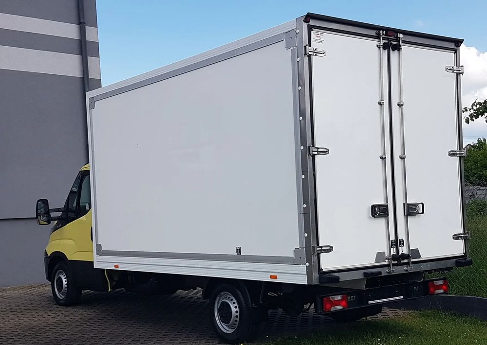 Iveco Daily 8EP KONTENER 4,14x2,21x2,20 KLIMA MANUAL KRAJOWY DMC 3500KG - Фургон с закрытым кузовом: фото 3 Iveco Daily 8EP KONTENER 4,14x2,21x2,20 KLIMA MANUAL KRAJOWY DMC 3500KG - Фургон с закрытым кузовом: фото 3