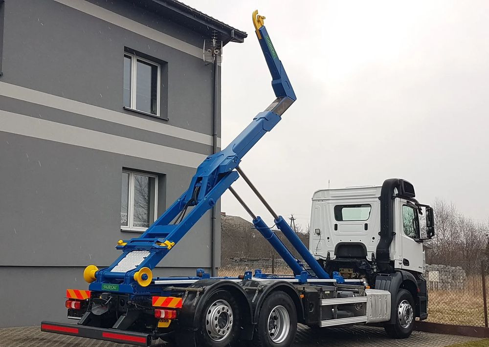 Mercedes-Benz ANTOS ACTROS HAKOWIEC 3 OSIE 6x2 KLIMA HAKOWIEC DO KONTENERÓW - Крюковой мультилифт: фото 4 Mercedes-Benz ANTOS ACTROS HAKOWIEC 3 OSIE 6x2 KLIMA HAKOWIEC DO KONTENERÓW - Крюковой мультилифт: фото 4