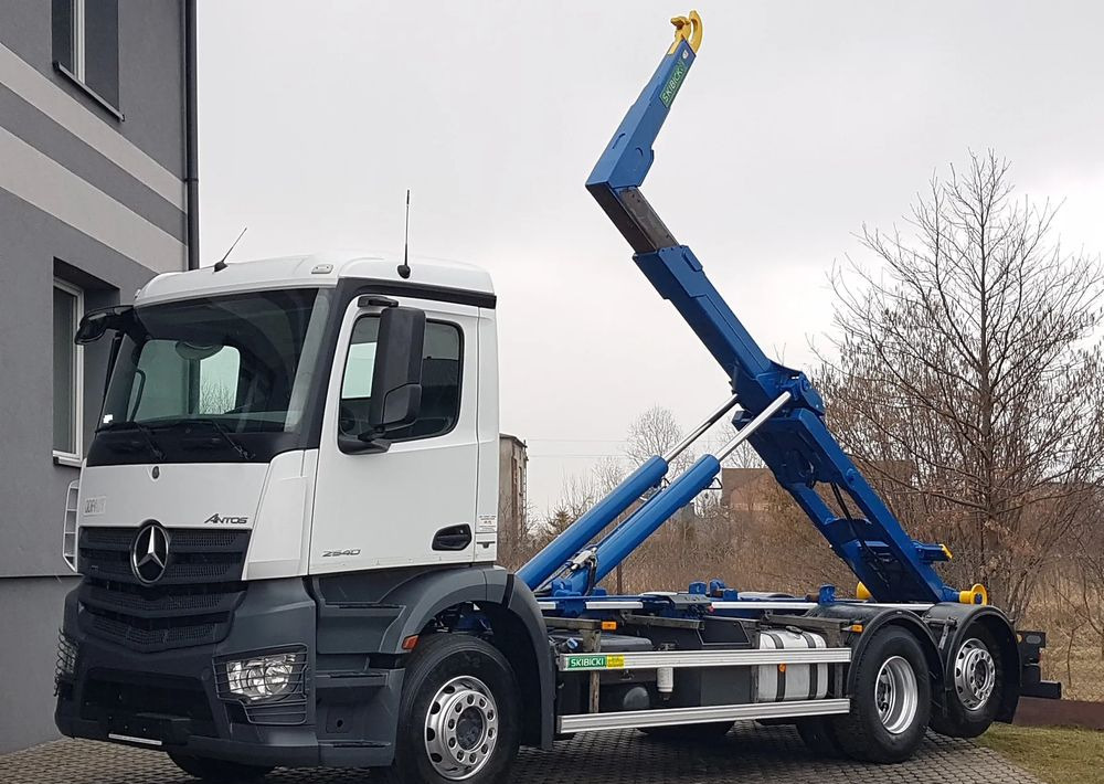 Mercedes-Benz ANTOS ACTROS HAKOWIEC 3 OSIE 6x2 KLIMA HAKOWIEC DO KONTENERÓW - Крюковой мультилифт: фото 2 Mercedes-Benz ANTOS ACTROS HAKOWIEC 3 OSIE 6x2 KLIMA HAKOWIEC DO KONTENERÓW - Крюковой мультилифт: фото 2