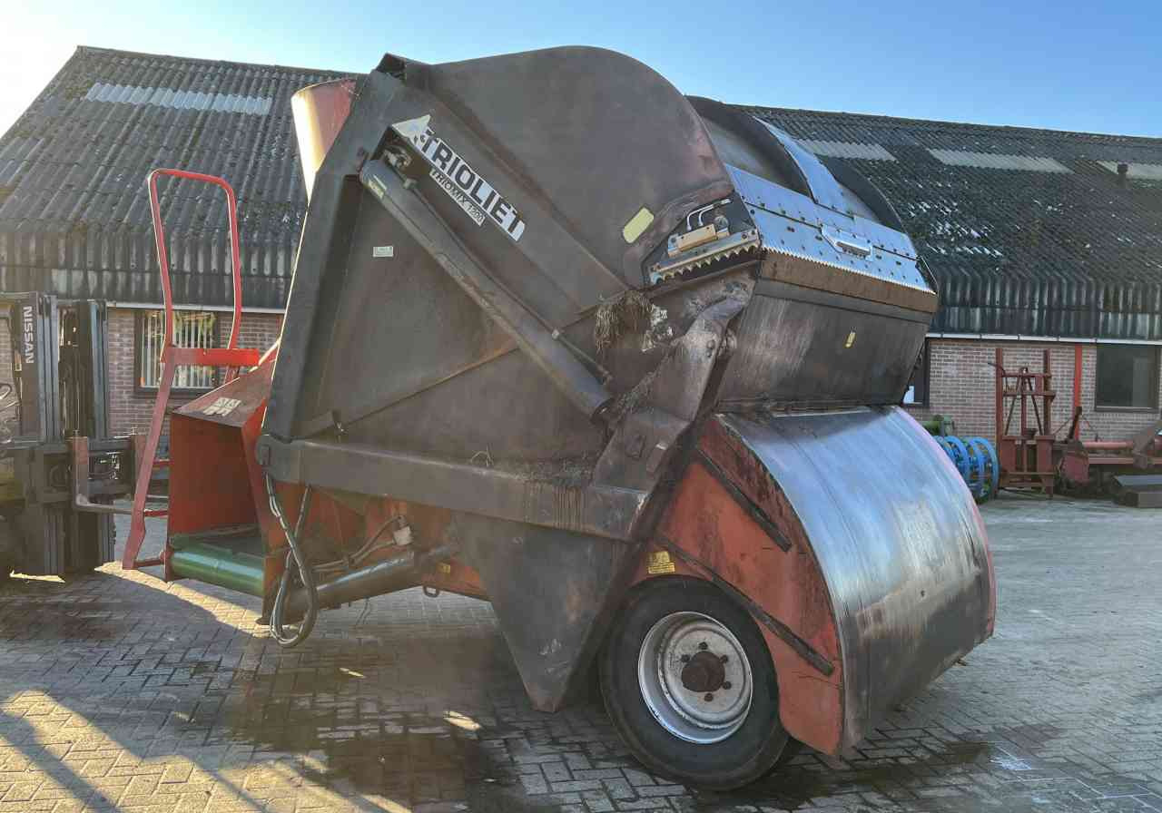 Trioliet Triomix 1200 zelfladende voermengwagen voermachines - Кормораздатчик: фото 4 Trioliet Triomix 1200 zelfladende voermengwagen voermachines - Кормораздатчик: фото 4