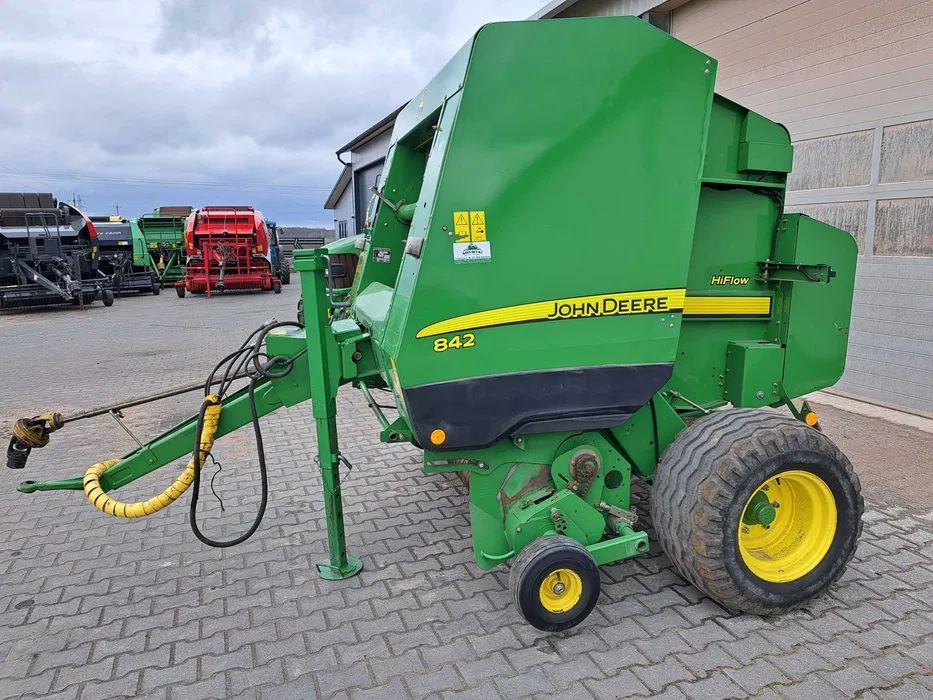 John Deere 842 - Пресс-подборщик рулонный: фото 3 John Deere 842 - Пресс-подборщик рулонный: фото 3