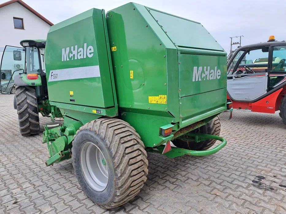 Prasa rolująca McHale f550 - Пресс-подборщик рулонный: фото 2 Prasa rolująca McHale f550 - Пресс-подборщик рулонный: фото 2