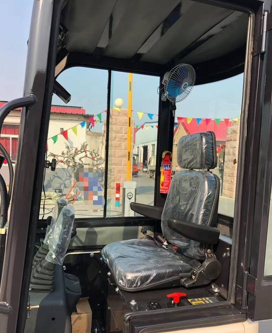NEW MAXUS 38 HP 1700 kg Excavator with A/C Warranty up to 10 YEARS | НОВИЙ MAXUS 38 К.с. 1700 кг Екскаватор з кондиціонером Гарантія до 10 РОКІВ - Мини-экскаватор: фото 3 NEW MAXUS 38 HP 1700 kg Excavator with A/C Warranty up to 10 YEARS | НОВИЙ MAXUS 38 К.с. 1700 кг Екскаватор з кондиціонером Гарантія до 10 РОКІВ - Мини-экскаватор: фото 3