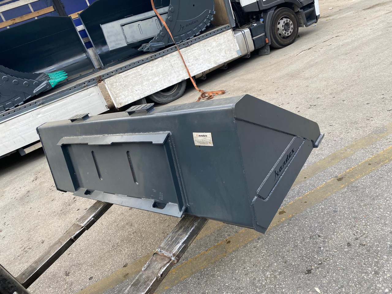 JCB 300 - Ковш для погрузчика для Строительной техники: фото 2 JCB 300 - Ковш для погрузчика для Строительной техники: фото 2