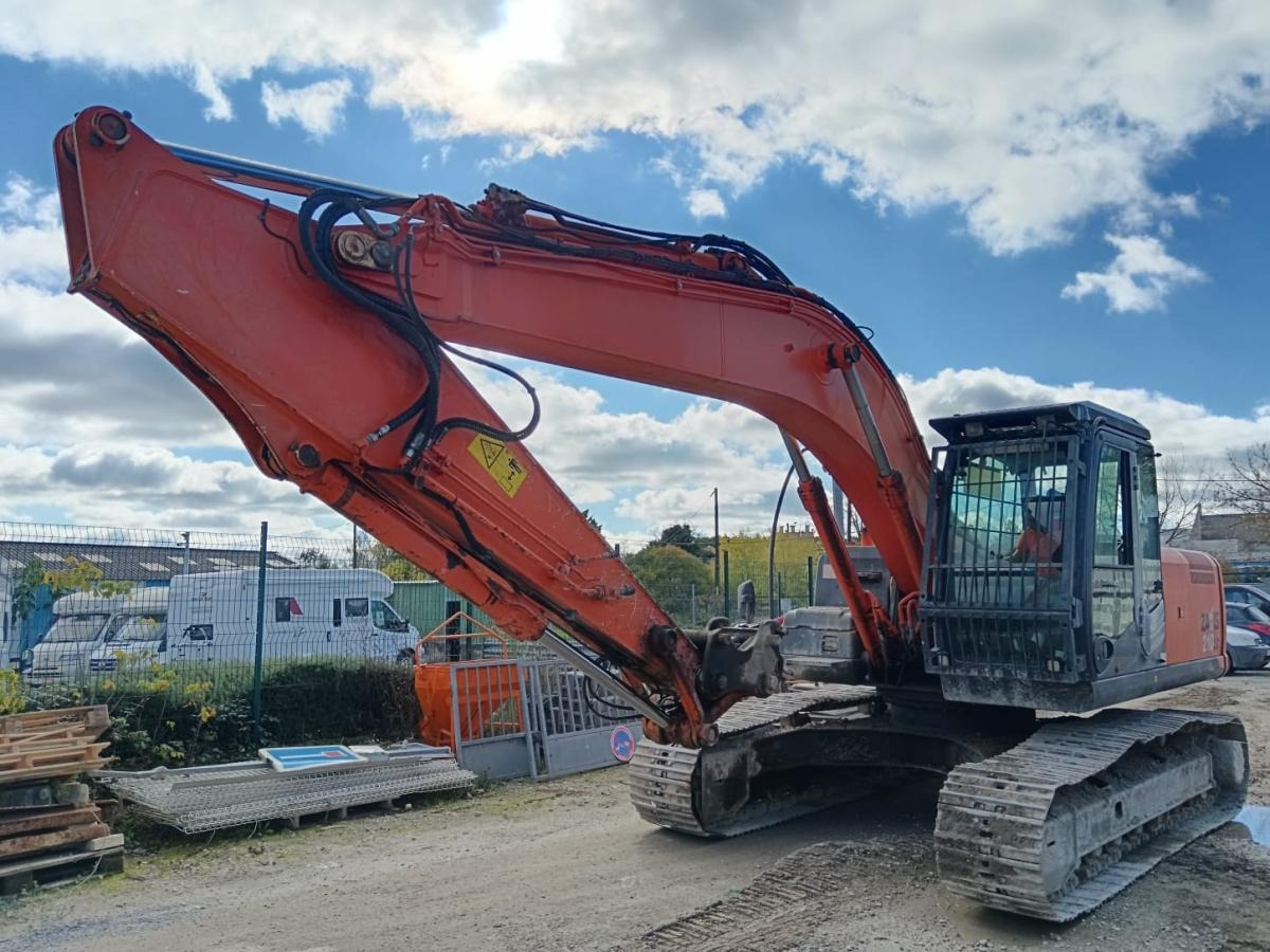 Hitachi ZX210LC-3 - Гусеничный экскаватор: фото 1 Hitachi ZX210LC-3 - Гусеничный экскаватор: фото 1