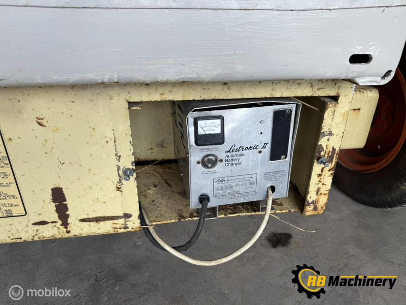 Ножничный подъемник Onbekend merken JLG 3969: фото 11 Ножничный подъемник Onbekend merken JLG 3969: фото 11