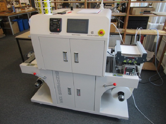 DIGITAL ETIKETTENDRUCKMASCHINE VP320C BIZPRESS 13R - Печатное оборудование: фото 1 DIGITAL ETIKETTENDRUCKMASCHINE VP320C BIZPRESS 13R - Печатное оборудование: фото 1