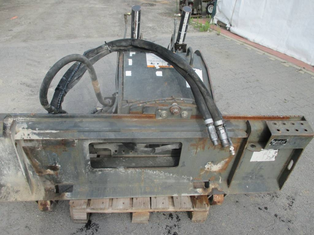 Bobcat 18 PLA - Скрепер: фото 1 Bobcat 18 PLA - Скрепер: фото 1