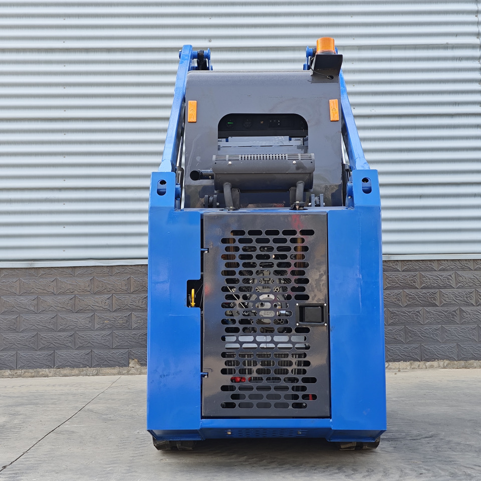 LEZUM LA670 Skid Steer Euro 5/Epa Engine Kubota Mini Small Skid Steer Loader For Sale - Мини-погрузчик с бортовым поворотом: фото 3 LEZUM LA670 Skid Steer Euro 5/Epa Engine Kubota Mini Small Skid Steer Loader For Sale - Мини-погрузчик с бортовым поворотом: фото 3