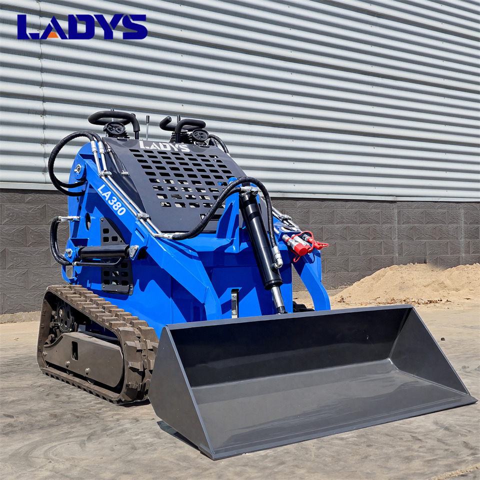 LADYS Free Shipping LA380 Mini Skid Steer Loader Compact Track Diesel Cheap Mini Skid Steer Loader For Sale With Mini Skid Steer Attachments 4 In 1 Bucket - Мини-погрузчик с бортовым поворотом: фото 1 LADYS Free Shipping LA380 Mini Skid Steer Loader Compact Track Diesel Cheap Mini Skid Steer Loader For Sale With Mini Skid Steer Attachments 4 In 1 Bucket - Мини-погрузчик с бортовым поворотом: фото 1
