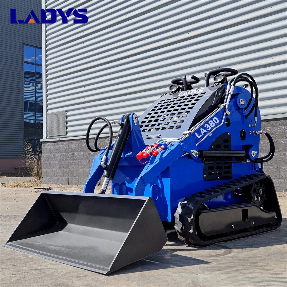 LADYS Free Shipping LA380 Mini Skid Steer Loader Compact Track Diesel Cheap Mini Skid Steer Loader For Sale With Mini Skid Steer Attachments 4 In 1 Bucket - Мини-погрузчик с бортовым поворотом: фото 3 LADYS Free Shipping LA380 Mini Skid Steer Loader Compact Track Diesel Cheap Mini Skid Steer Loader For Sale With Mini Skid Steer Attachments 4 In 1 Bucket - Мини-погрузчик с бортовым поворотом: фото 3