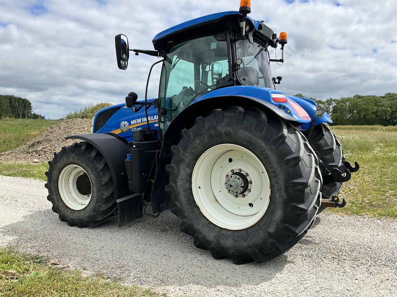 NEW HOLLAND T7 245 - Трактор: фото 2 NEW HOLLAND T7 245 - Трактор: фото 2