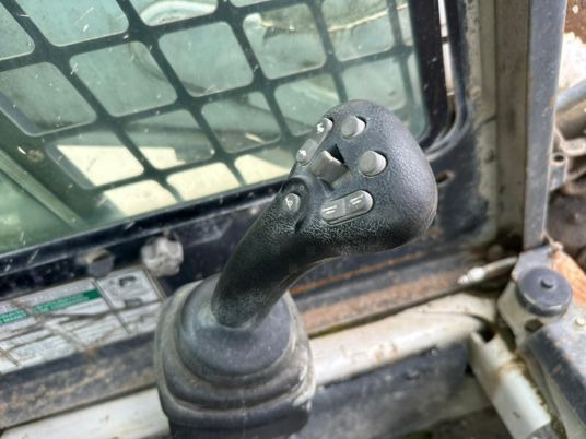 Bobcat T190 Joystick à 19 900 € HT - Гусеничный мини-погрузчик: фото 4 Bobcat T190 Joystick à 19 900 € HT - Гусеничный мини-погрузчик: фото 4