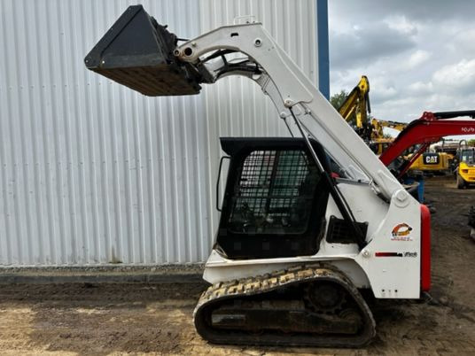 Bobcat T450 à 19900 € HT - Гусеничный мини-погрузчик: фото 4 Bobcat T450 à 19900 € HT - Гусеничный мини-погрузчик: фото 4