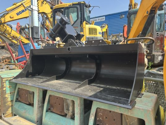 Godet de curage inclinable pour pelle 6T - 9T - Ковш для экскаватора: фото 2 Godet de curage inclinable pour pelle 6T - 9T - Ковш для экскаватора: фото 2
