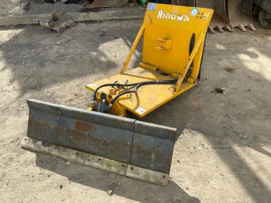 Lame bull pour mini dumper hinowa - Отвал для Строительной техники: фото 1 Lame bull pour mini dumper hinowa - Отвал для Строительной техники: фото 1