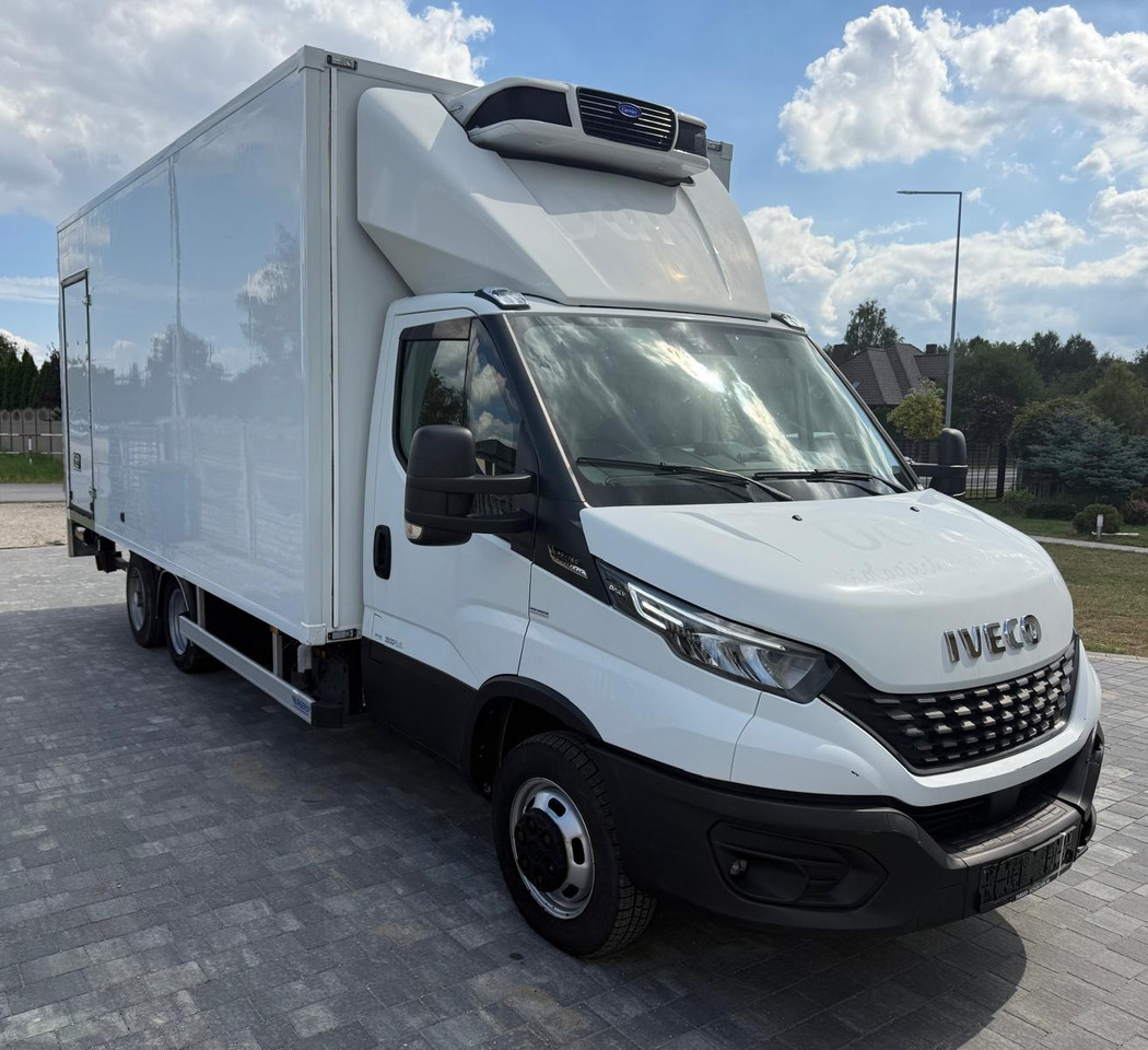 IVECO 40C18 BE COMBI – chłodnia z windą, kat. B+E, polift, 2019 rok - Фургон-рефрижератор: фото 3 IVECO 40C18 BE COMBI – chłodnia z windą, kat. B+E, polift, 2019 rok - Фургон-рефрижератор: фото 3