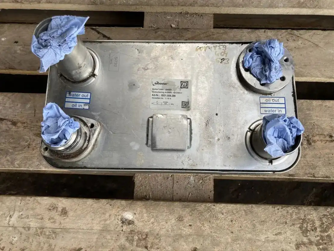 ZF ZF Ölkühler Wärmetauscher Getriebeölkühler Modine 0501.008.286 6084859 - Коробка передач и запчасти для Автобусов: фото 1 ZF ZF Ölkühler Wärmetauscher Getriebeölkühler Modine 0501.008.286 6084859 - Коробка передач и запчасти для Автобусов: фото 1