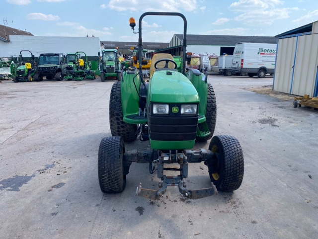 JOHN DEERE 4710 - Трактор: фото 2 JOHN DEERE 4710 - Трактор: фото 2