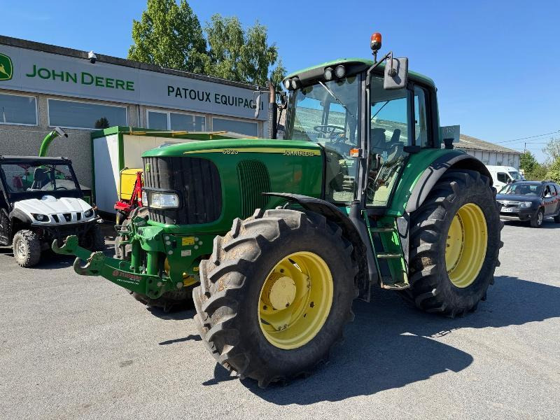 JOHN DEERE 6820 - Трактор: фото 1 JOHN DEERE 6820 - Трактор: фото 1