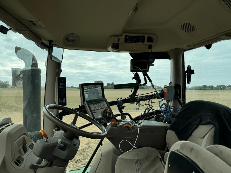 JOHN DEERE 6R250 - Трактор: фото 4 JOHN DEERE 6R250 - Трактор: фото 4