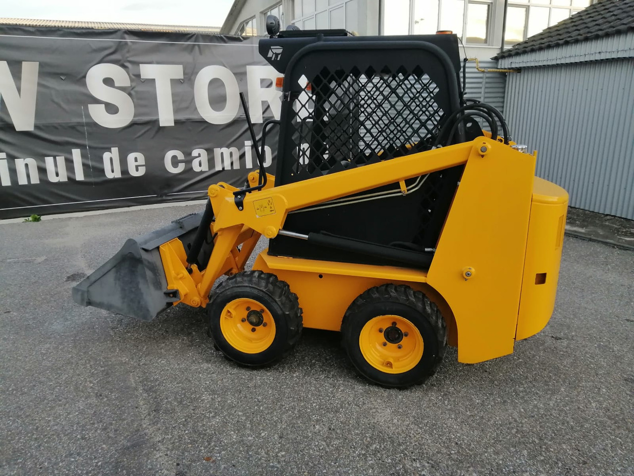 Bobcat Front Loader Ram Italia FM 120 – Hammer Installation - Мини-погрузчик с бортовым поворотом: фото 4 Bobcat Front Loader Ram Italia FM 120 – Hammer Installation - Мини-погрузчик с бортовым поворотом: фото 4