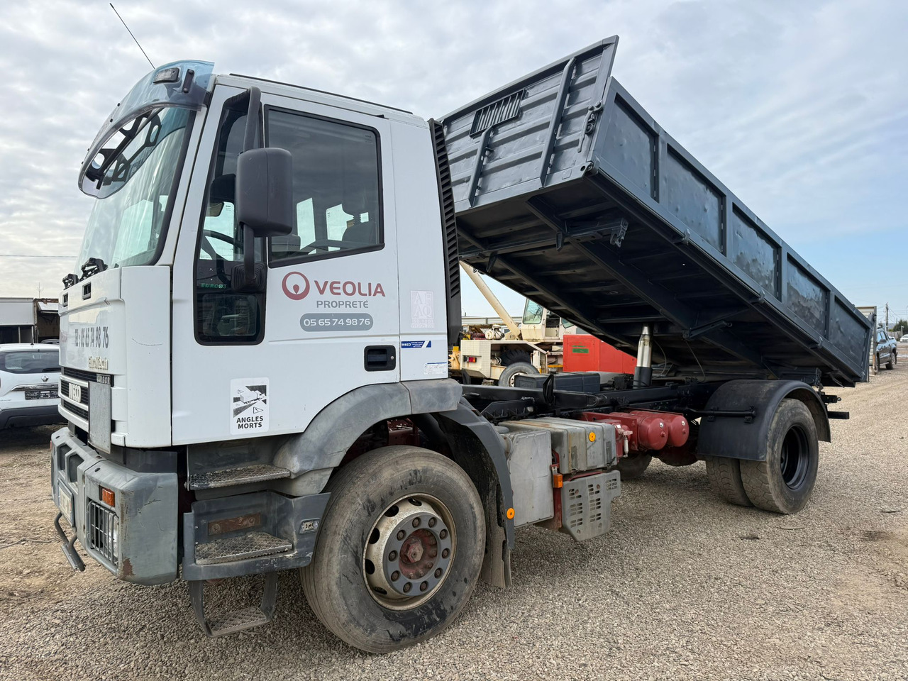 IVECO EUROTRAKKER TIPPER - Самосвал: фото 5 IVECO EUROTRAKKER TIPPER - Самосвал: фото 5