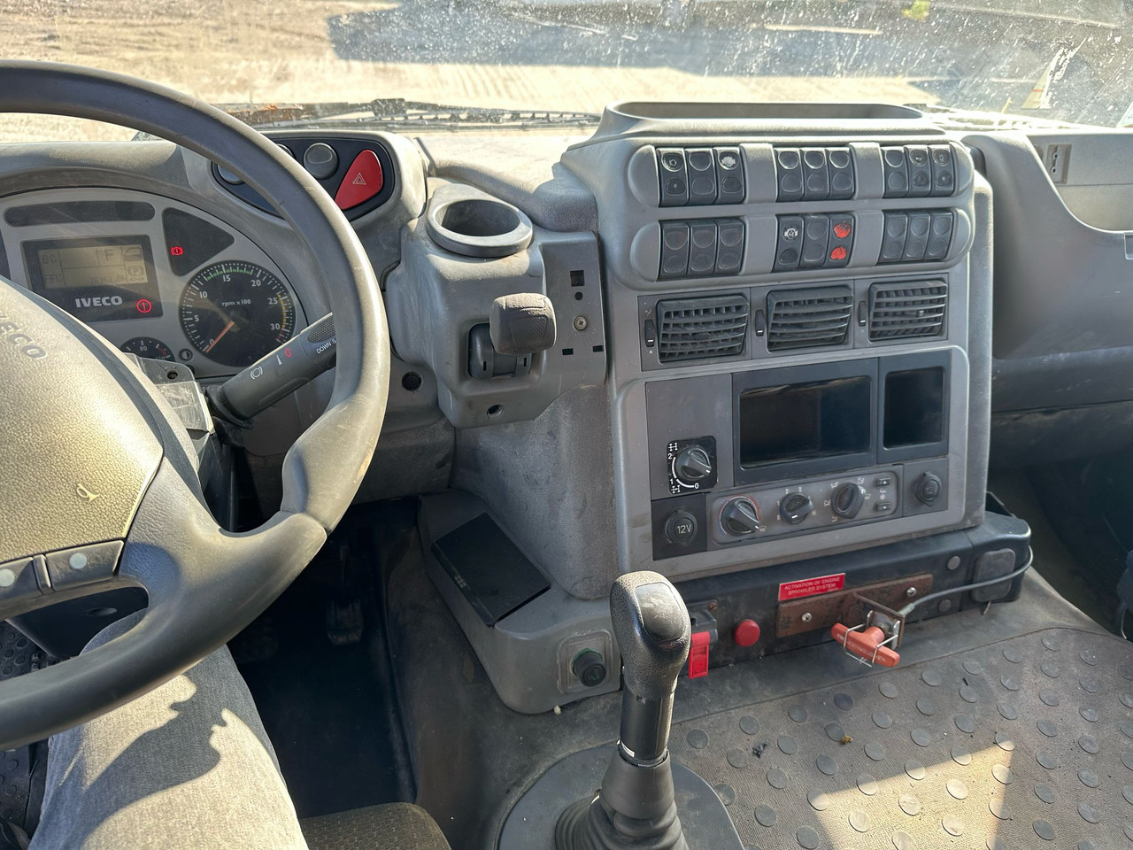 Iveco Trakker Tipper - Самосвал: фото 3 Iveco Trakker Tipper - Самосвал: фото 3