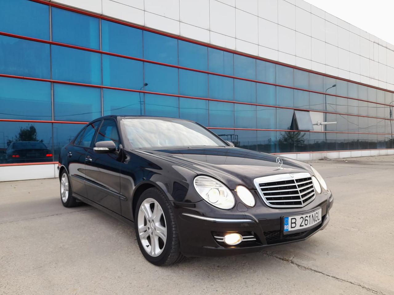 Mercedes Benz E350 - Легковой автомобиль: фото 4 Mercedes Benz E350 - Легковой автомобиль: фото 4