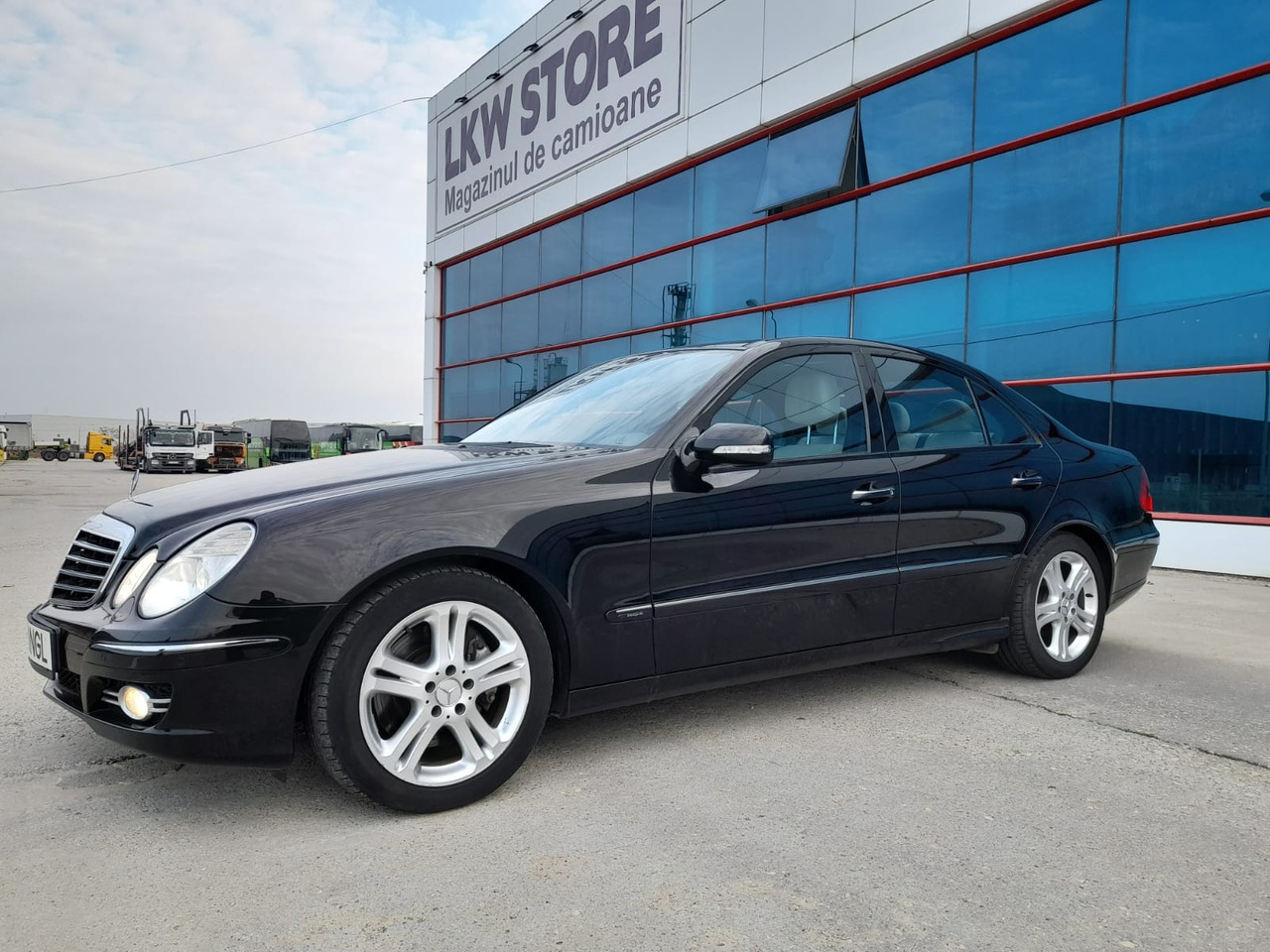 Mercedes Benz E350 - Легковой автомобиль: фото 2 Mercedes Benz E350 - Легковой автомобиль: фото 2