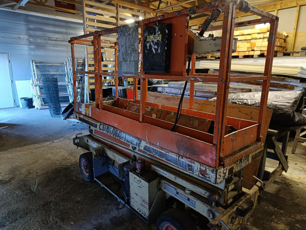 JLG Commander CM 20 N henkilönostin - Ножничный подъемник: фото 1 JLG Commander CM 20 N henkilönostin - Ножничный подъемник: фото 1