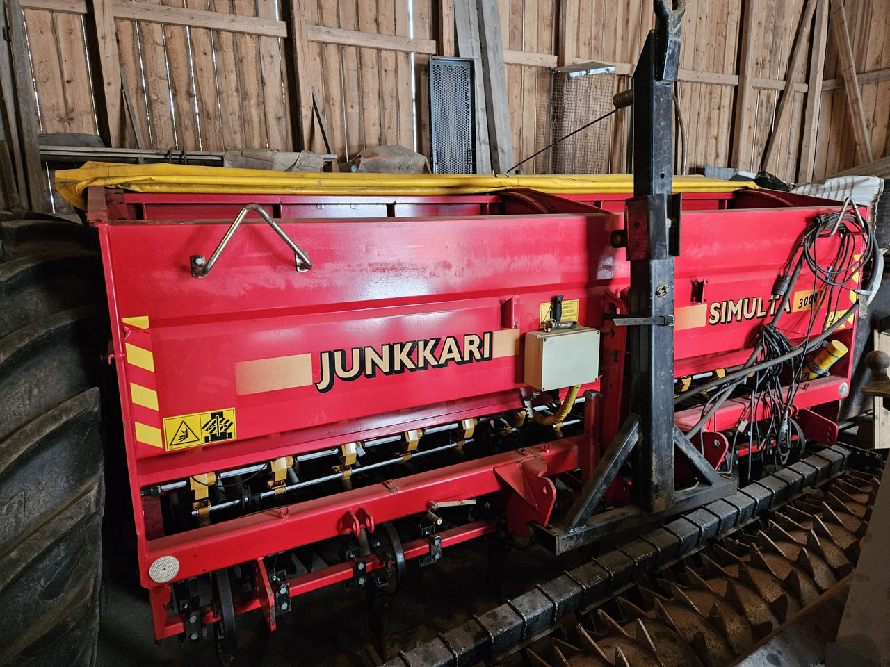 Junkkari Simulta 3000T kiekkovantaat takana - Посевной комплекс: фото 1 Junkkari Simulta 3000T kiekkovantaat takana - Посевной комплекс: фото 1