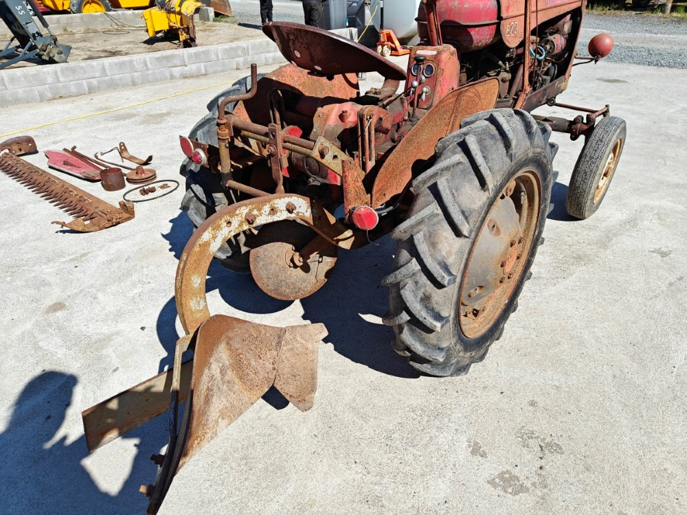 Massey Harris 820D harvinainen 2-sylinterinen diesel, katso video! - Трактор: фото 5 Massey Harris 820D harvinainen 2-sylinterinen diesel, katso video! - Трактор: фото 5