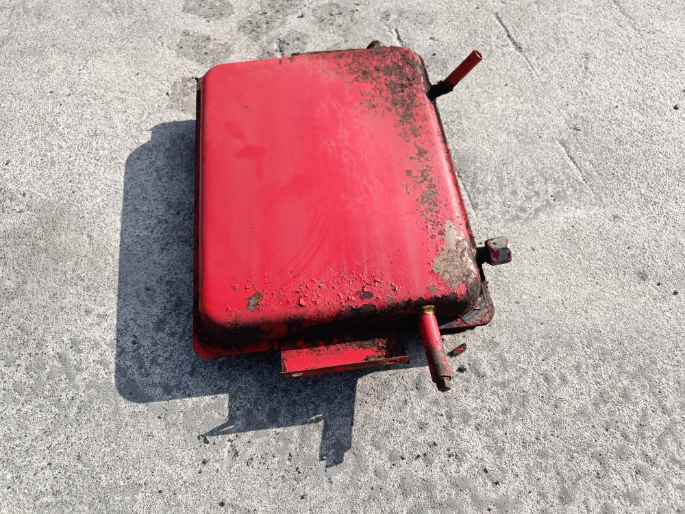 Sampo 410 hydrauliikkaöljysäiliö - Бак для гидравлической жидкости для Зерноуборочных комбайнов: фото 3 Sampo 410 hydrauliikkaöljysäiliö - Бак для гидравлической жидкости для Зерноуборочных комбайнов: фото 3