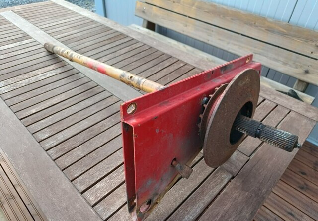 Massey Ferguson 16 pääakseli puimuriin - Запчасти для Зерноуборочных комбайнов: фото 3 Massey Ferguson 16 pääakseli puimuriin - Запчасти для Зерноуборочных комбайнов: фото 3