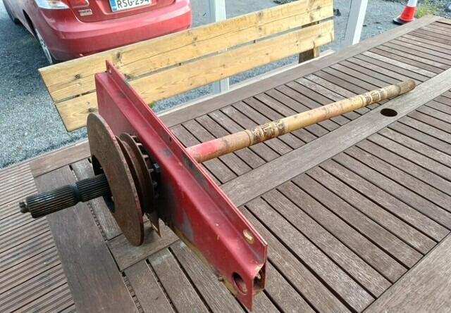 Massey Ferguson 16 pääakseli puimuriin - Запчасти для Зерноуборочных комбайнов: фото 1 Massey Ferguson 16 pääakseli puimuriin - Запчасти для Зерноуборочных комбайнов: фото 1