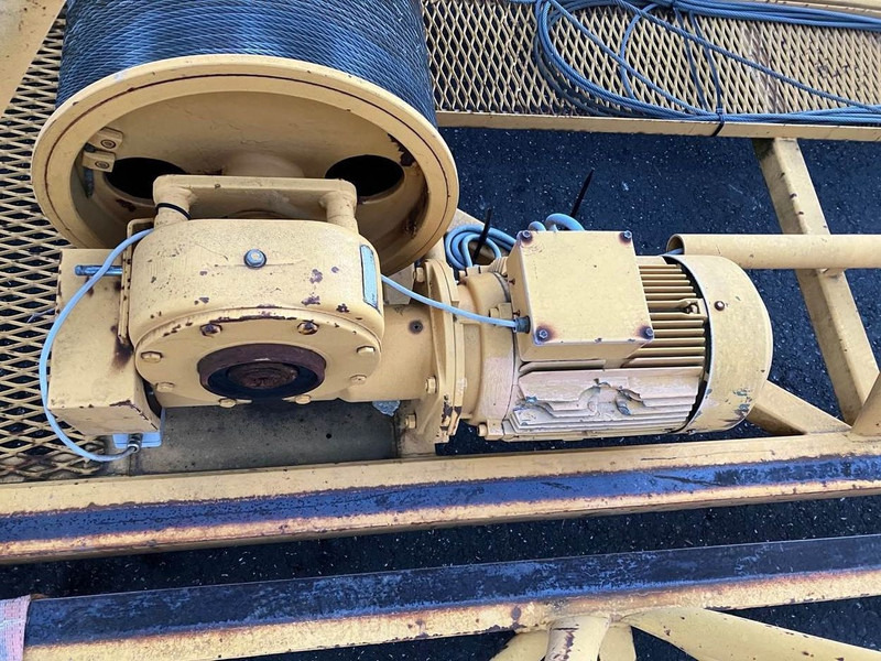 Liebherr 112EC-H8/120 1993yom x2 units - Башенный кран: фото 2 Liebherr 112EC-H8/120 1993yom x2 units - Башенный кран: фото 2